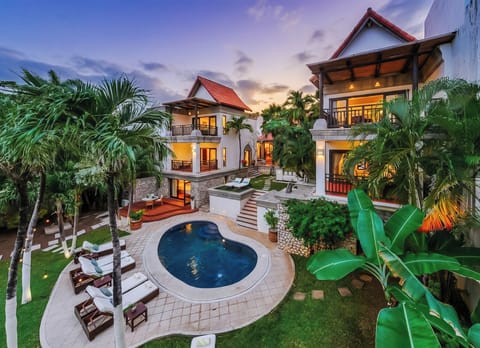 Casa de Las Tortugas back yard
*Calm. Quiet. Beachfront Retreat*