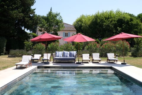 LES VIGNERES vacation rental, Provencal farmhouse to rent with all comfort, heated swimming pool for 12 people. Online reservation with Plaisirs & Maisons de Provence