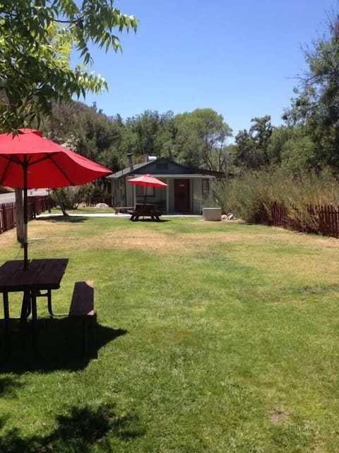 Kaweah Oak Cabin sleeps eight in beds, with two additional sofa sleepers.