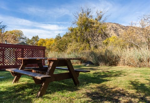 Outdoor picnic table with nature views. Totem market across the street for BBQ