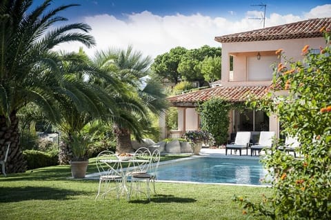 The house and the pool, seen from the garden side