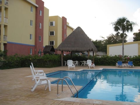 The quiet pool and poolside palapa!