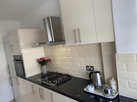 Fully fitted kitchen