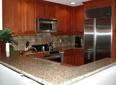 Gourmet Kitchen with Sub-Zero refridgerator - fully equipped!!