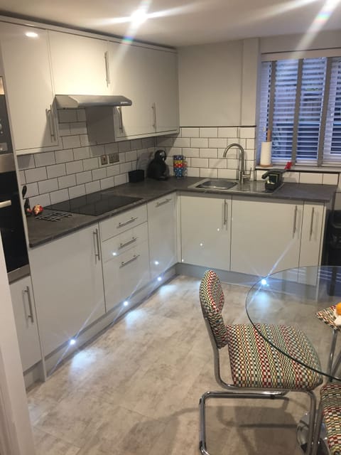 Gleaming fitted kitchen with a dishwasher to save those hands!