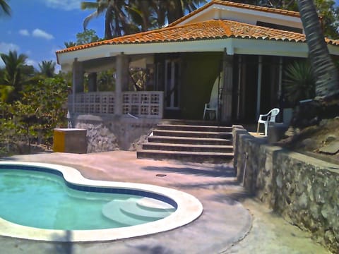 Casa de Karma, Beach Front View in The Round 