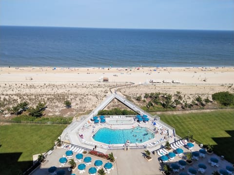 Edgewater Building's heated outdoor pools & smoke free Beach