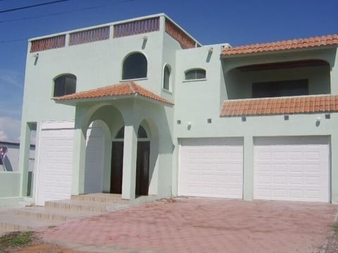 Spacious, 65B Villa Hermosa
