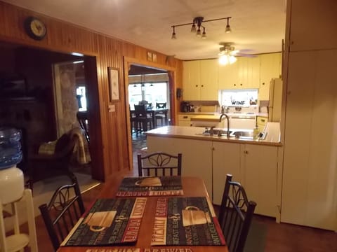 Kitchen dinnette area