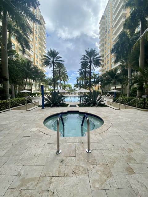 Jacuzzi and fire pit area