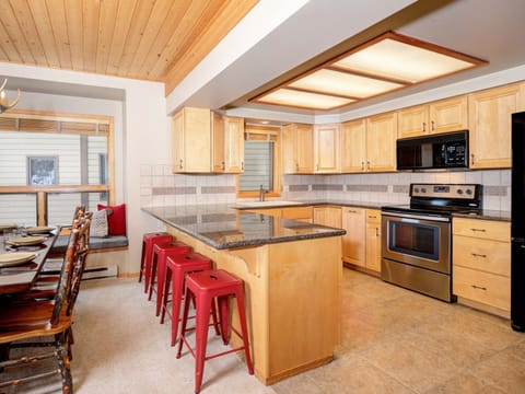 Beaverhead 1422. Kitchen, 2