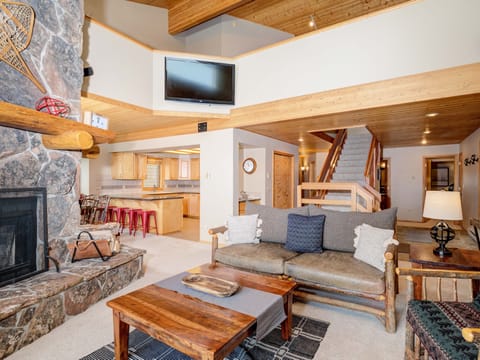 Beaverhead 1422. Living Room, 2