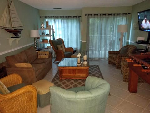 Relax - a peaceful setting of driftwood & watercolors; queen bed sofa main level