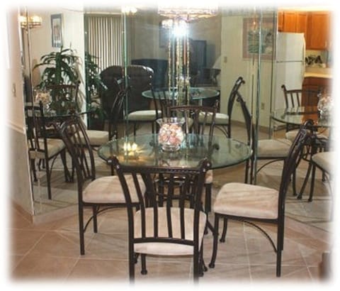 Dining room with seating for 4, plus 2 stools by snack bar.
