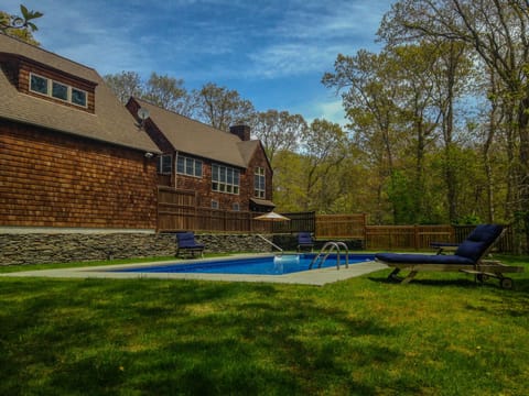 May 2015, the pool gets full sun most of the day. New pofence and gate.