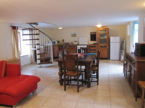 kitchen / dining area