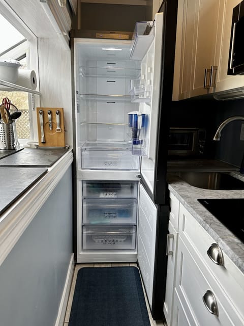 12 cubic ft fridge/freezer - New Fall 2022
