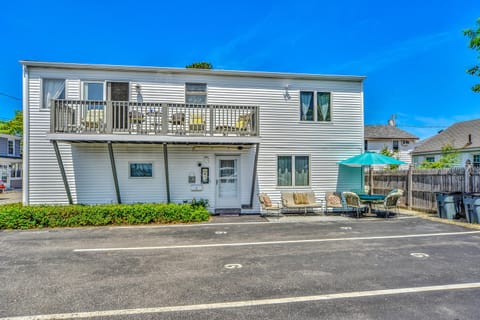 Beautiful Two Storey Serenity Cottage facing the ocean and beach