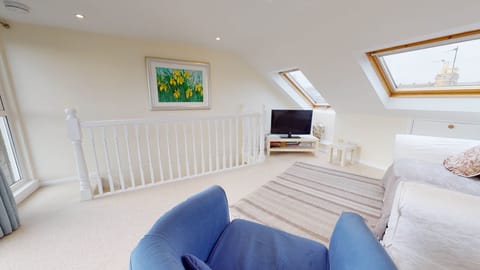 Marlborough Road Marlborough Road Lounge