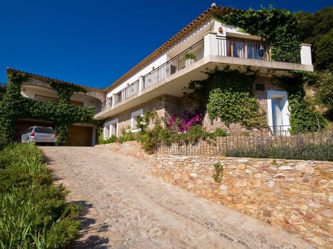 Amazing 6 bedroom villa which sleeps up to 13 guests comfortably (max 10 adults)