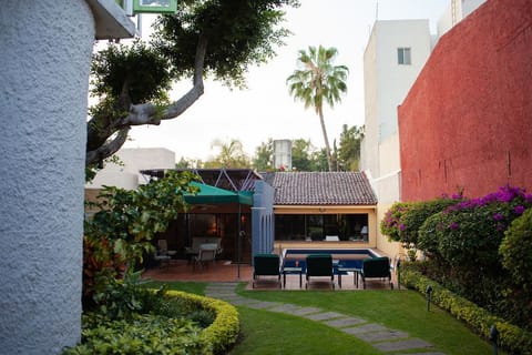 Looking towards house and pool from entry