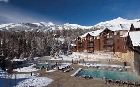 Ski-In and Ski-out off Peak 9