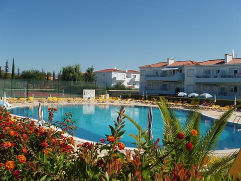Oasis Parque Pool