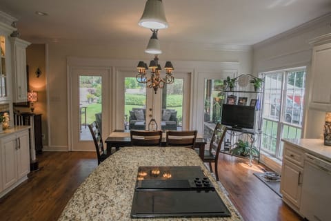 Breakfast room leading to the screen porch