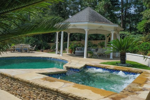 Brand new built in Hot Tub. Can easily sit 10 people