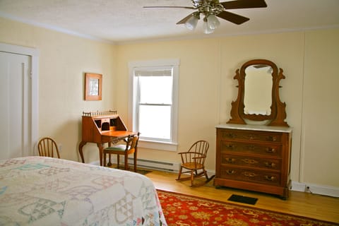 Upstairs Bedroom (king)