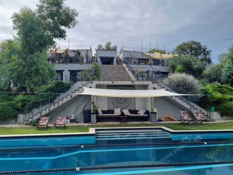 25 meter pool. 3 banor.