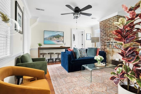 King in Five - B | Free Parking and Close to King!