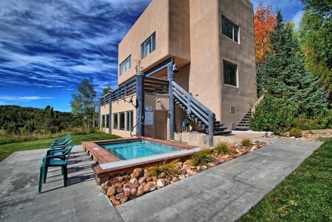 Falcon's Ledge Lodge