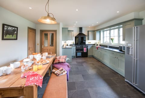Kitchen/ Dining area enjoy a leisurely breakfast, the quiet and the views
