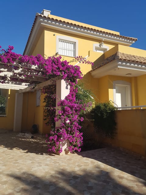House front with car port