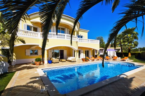 villa from the palm over pool
