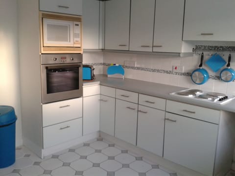 Fully fitted kitchen