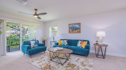 Light, bright, comfortable open living room with smart TV, cable & streaming.