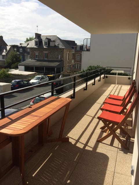 Large Balkony with south orientation