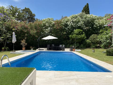 Beautiful pool with poolside dining
