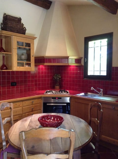 Kitchen with diningtable for 4