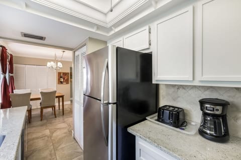 Kitchen & Dining Space