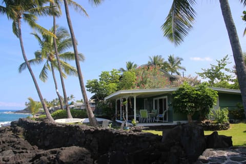 Lovely front yard with low lava wall, on the ocean