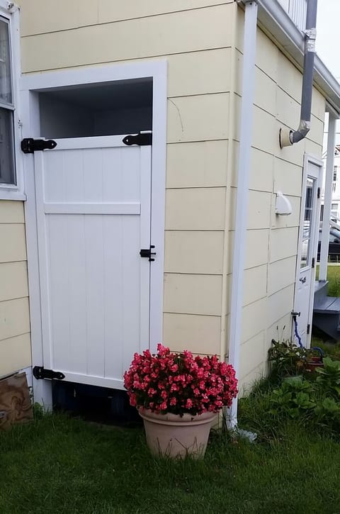 Enclosed outside shower