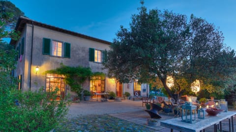 Gorgeous art-filled villa facing turquoise sea