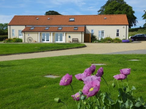 Welcome to Laura's Loft  at Greetham Retreat a superb apartment just for couples