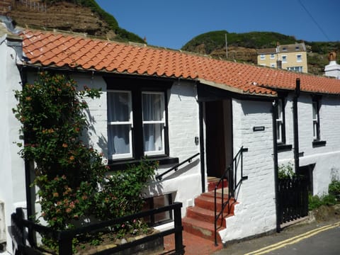 Lovely Longhouse Cottage with small south facing patio garden.