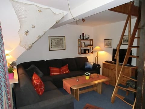 Living area. Picture 4