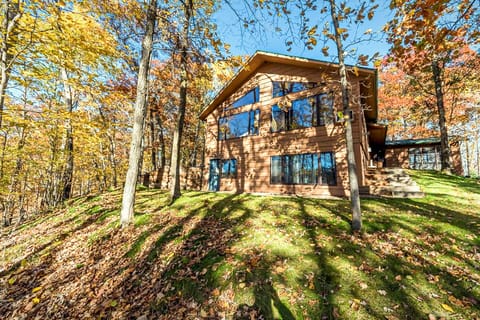 The upper windows are all the owner's suite and bath. Great views!