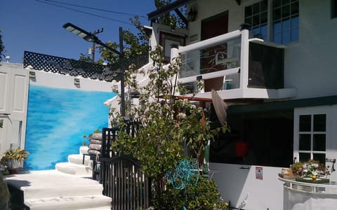 Entrance to ICEBLUE cottage.